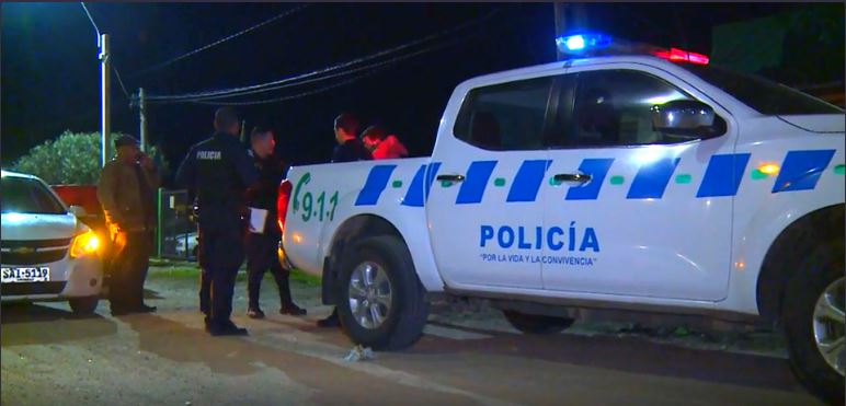 Le disparan a una mujer para asaltarla en Ciudad del Plata