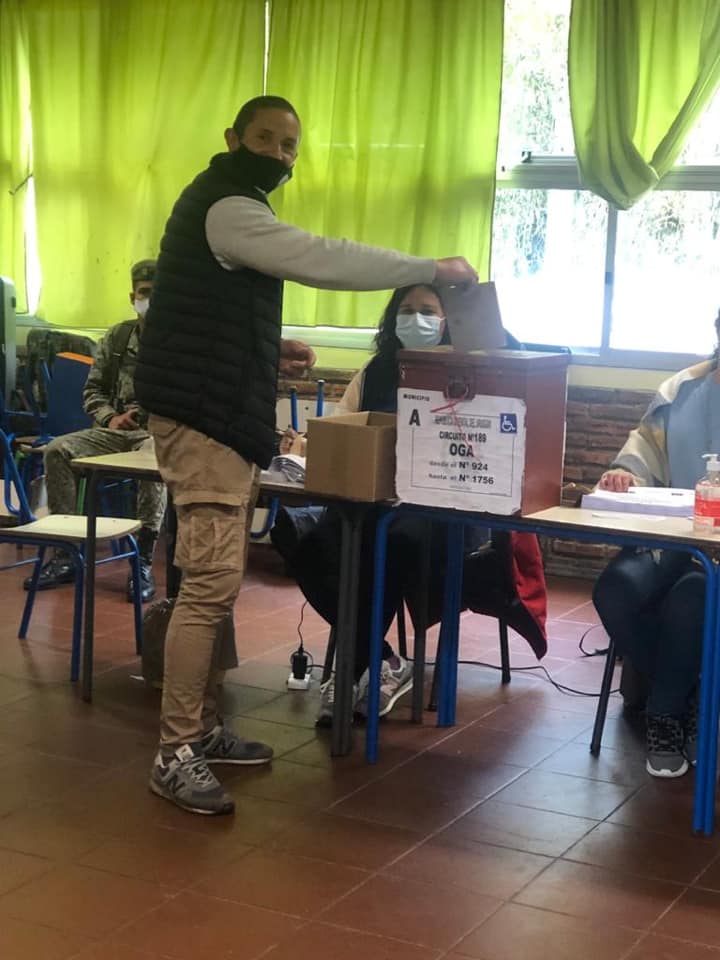 Martín Maldonado votó en la Escuela del kilómetro 32