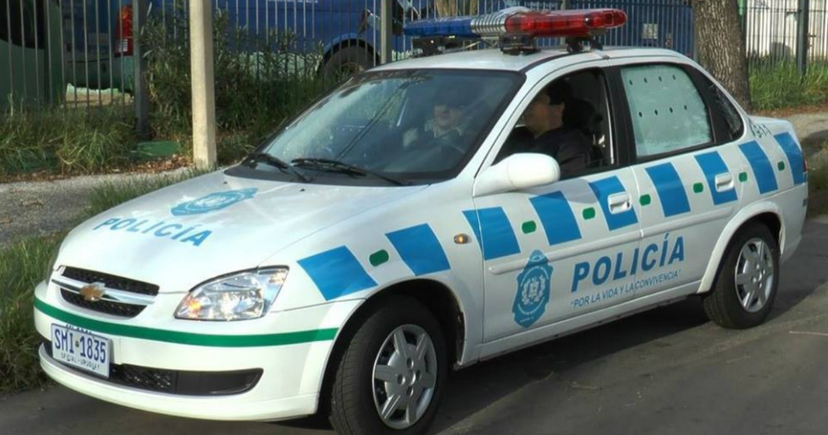 Una mujer intentó agredir a una policía en Ciudad del Plata