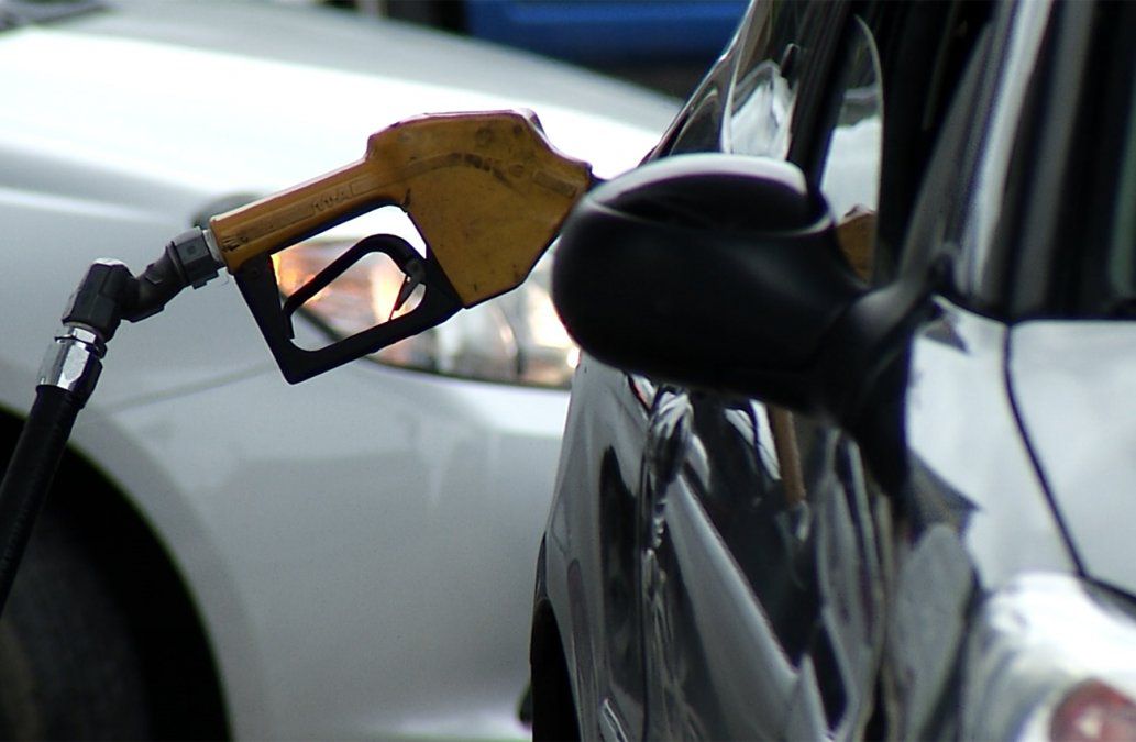 Gobierno resolvió aumentar 12% el precio de los combustibles