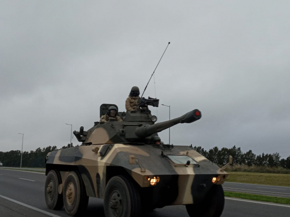 Convoy militar pasó por Ciudad del Plata esta mañana
