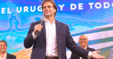 El 48% de los uruguayos aprueba la gestión de Lacalle Pou, según CIFRA