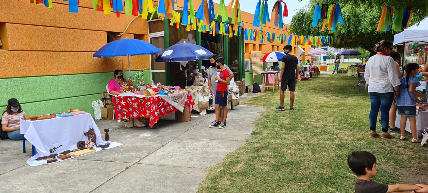 Feria de artesanos se realiza este fin de semana en el CAIF de Delta del Tigre