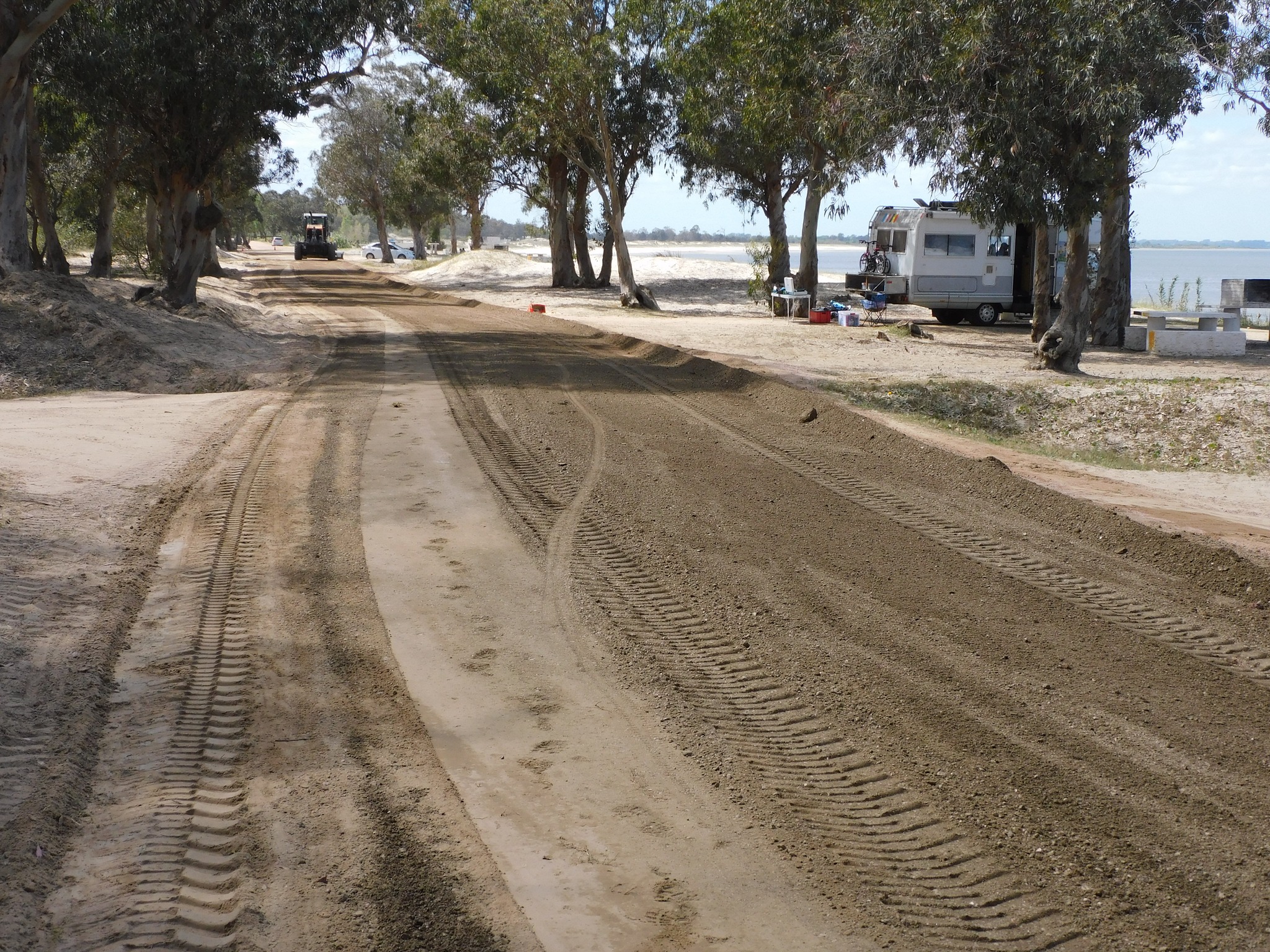 Municipio comenzó trabajos para aplicación de aplaca polvo en Playa Pascual