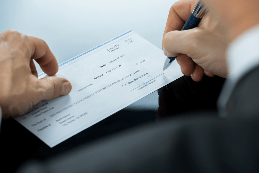 Un sujeto formalizado por librar cheques sin fondo en Ciudad del Plata