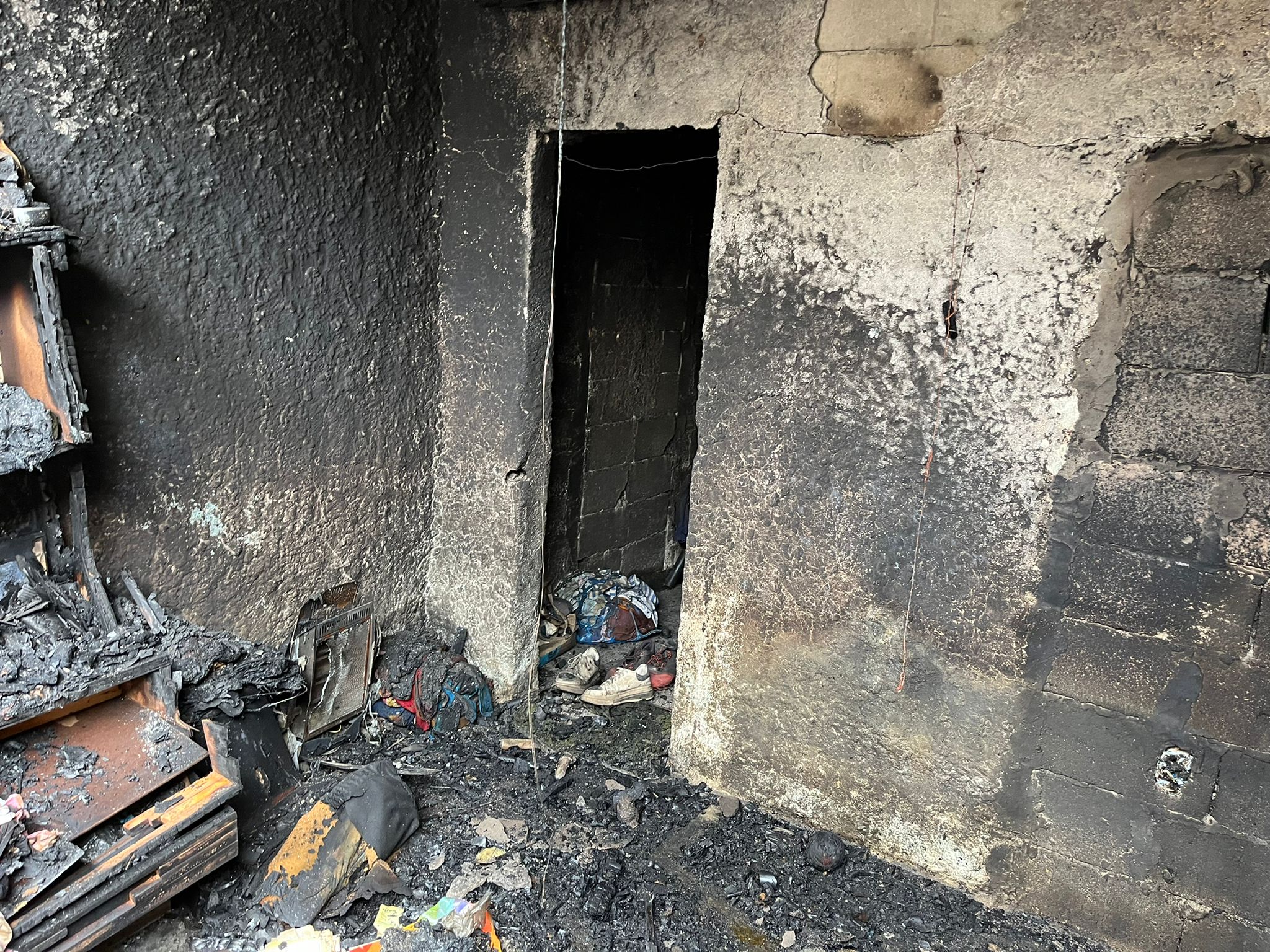 Incendio con pérdidas totales en una casa del barrio Santa Mónica