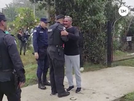 Policías homenajearon a sargento que está fuera de actividad por un cáncer en Ciudad del Plata