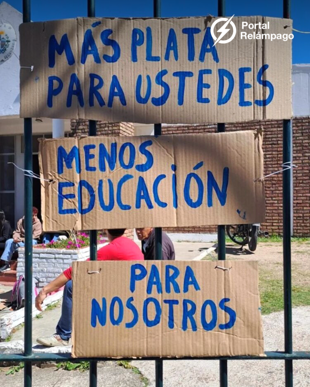 Se realizó un paro estudiantil este miércoles en Liceos de Playa Pascual y Km.26 por más presupuesto educativo