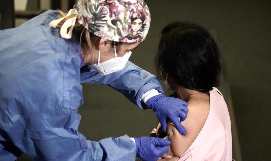 Anuncian nueva campaña de vacunación contra el COVID-19, «hay circulación sostenida» del virus