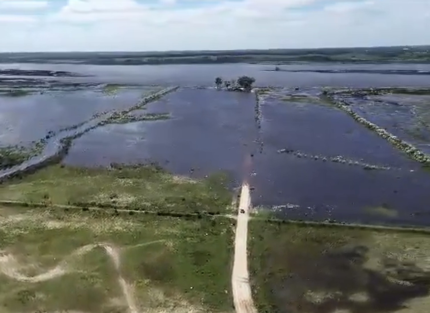 Importante crecida del Santa Lucía genera temor por inundaciones en Delta del Tigre