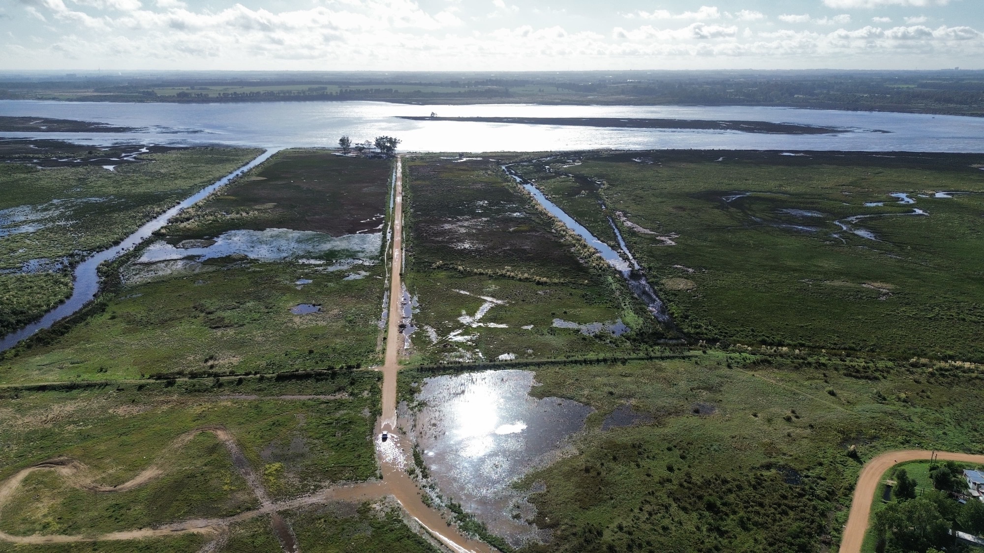 Mariani solicita limpieza de cunetas de Delta del Tigre y fortalecer diques del canal para evitar inundaciones