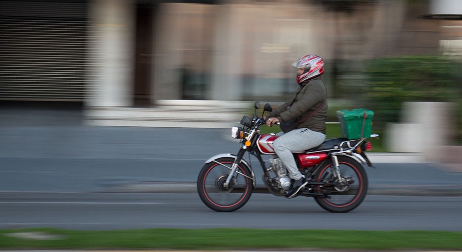 Delivery fue a entregar un pedido y le robaron la moto en Delta del Tigre