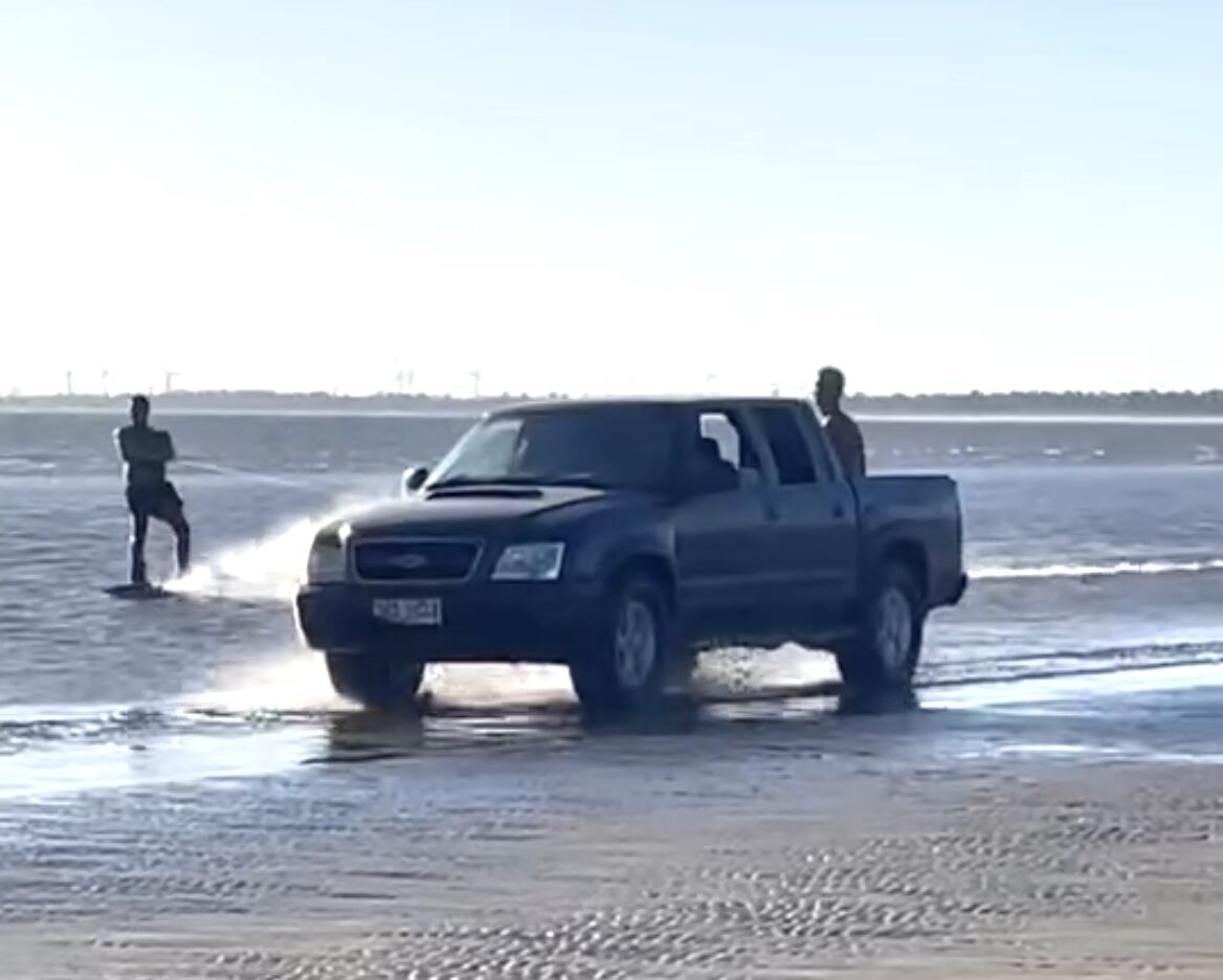 Van a multar al dueño de la camioneta que fue grabado circulando en Playa Penino